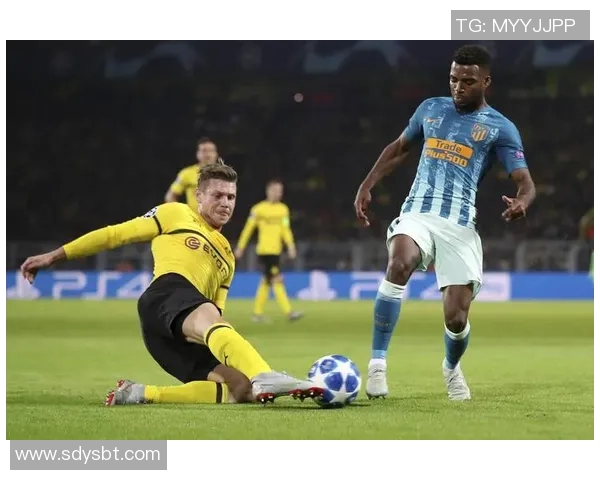 中超焦点战马竞与多特蒙德握手言和乌龙球瞬间引发全场热议 中超焦点战马竞与多特蒙德握手言和乌龙球瞬间引发全场热议