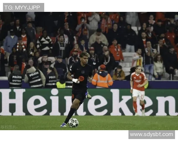 本菲卡逆袭巴萨友谊赛大胜三球历史冷门瞬间震撼全场 本菲卡逆袭巴萨友谊赛大胜三球历史冷门瞬间震撼全场