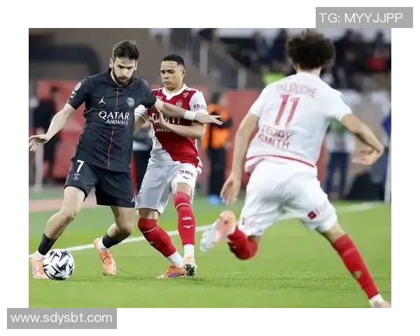 西甲激战:拜仁大胜巴黎引发红牌争议全场沸腾 西甲激战:拜仁大胜巴黎引发红牌争议全场沸腾