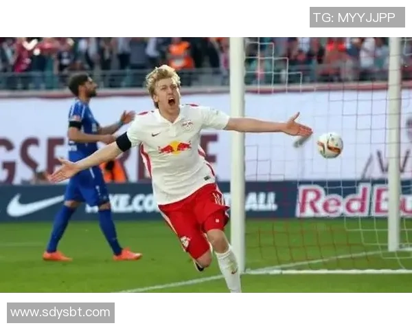 欧冠激战莱比锡凭点球险胜曼联战术解析与精彩瞬间回顾