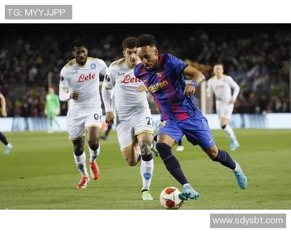 足总杯激战巴萨与那不勒斯握手言和精彩瞬间引爆全场热情点评