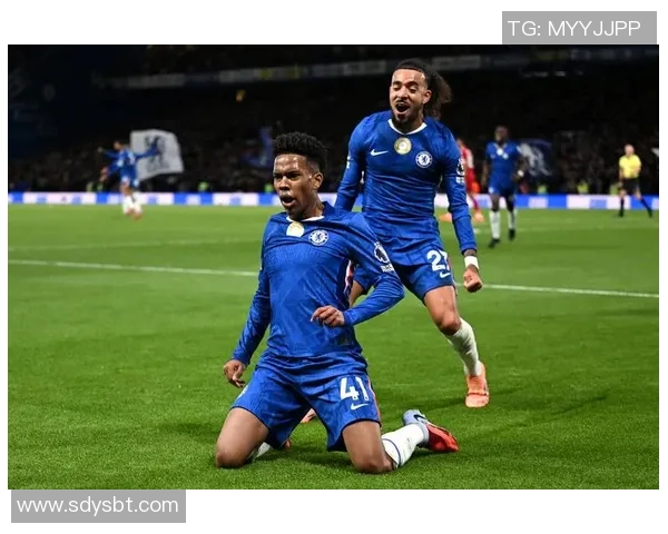 中超精彩对决切尔西逆转利物浦争议判罚引发全场热议